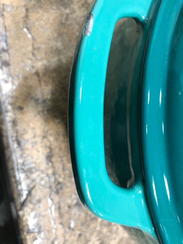 Photo 3 of Amazon Basics Enameled Cast Iron Covered Dutch Oven