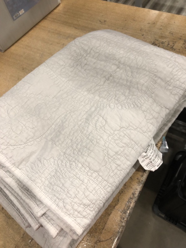Photo 1 of 88" x 92" quilt grey (full/queen)