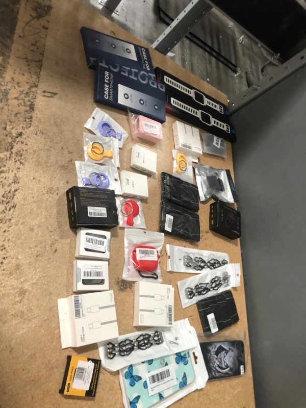 Photo 1 of BUNDLE OF ASSORTED ELECTRONIC ACCESSORIES (31 ITEMS)