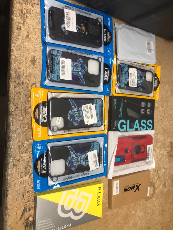 Photo 1 of MISCELLANEOUS BUNDLE OF ASSORTED PHONE CASES AND OTHER ELECTRONICAL GOODS