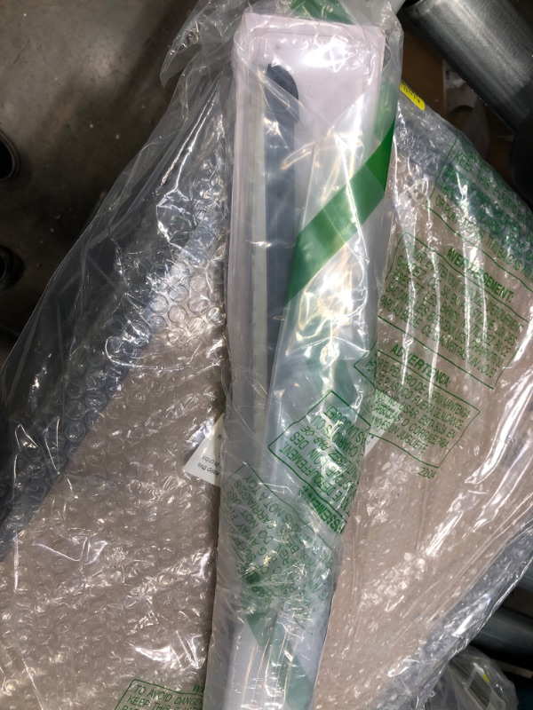 Photo 1 of BOSCH Micro Edge 40726 Conventional Wiper Blade - 26" (Single) 40726 (26")Bosch Wiper Blade, MicroEdge Wiper Blade - Front
