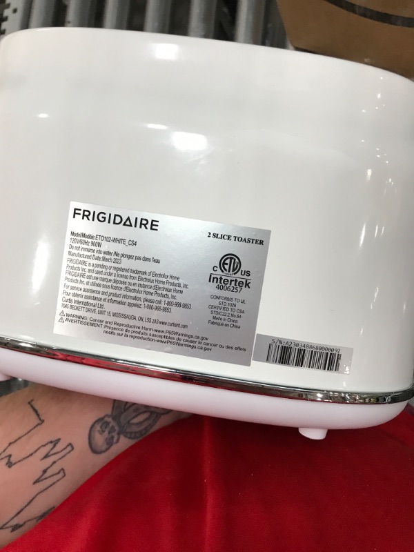 Photo 4 of Frigidaire ETO102-WHITE, 2 Slice Toaster, Retro Style, Wide Slot for Bread, English Muffins, Croissants, and Bagels, 5 Adjustable Toast Settings, Cancel and Defrost, 900w, White
