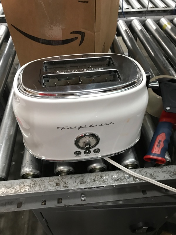 Photo 1 of Frigidaire ETO102-WHITE, 2 Slice Toaster, Retro Style, Wide Slot for Bread, English Muffins, Croissants, and Bagels, 5 Adjustable Toast Settings, Cancel and Defrost, 900w, White
