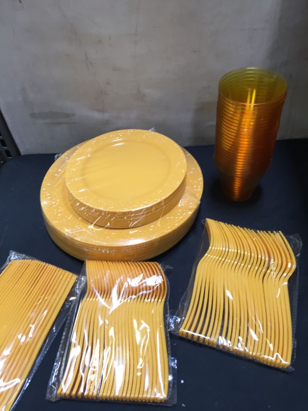 Photo 1 of 150 pcs plastic party supplies 