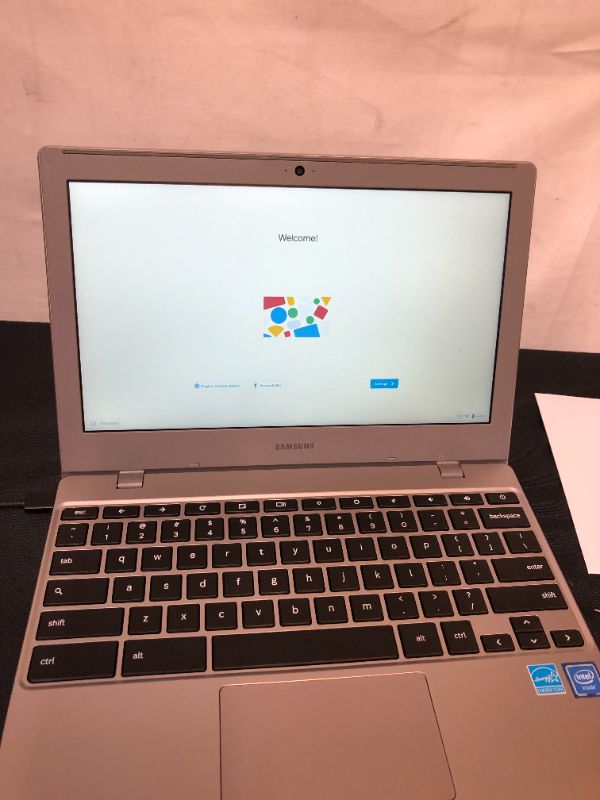 Photo 3 of Samsung Chromebook 4 Chrome OS 11.6" HD Intel Celeron Processor N4000 4GB RAM 16GB eMMC Gigabit Wi-Fi - XE310XBA-K04US (FACTORY SEALED, OPENED FOR PICTURES AND TESTING)
