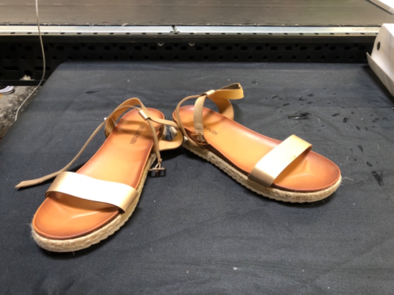 Photo 2 of Generic Women's Sandals Size 10