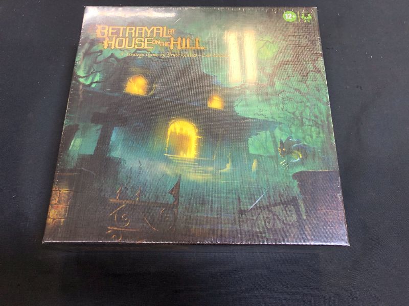 Photo 2 of Hasbro Gaming Avalon Hill Betrayal at The House on The Hill Second Edition Cooperative Board Game, Ages 12 and Up, 3-6 Players, 50 Chilling Scenarios
