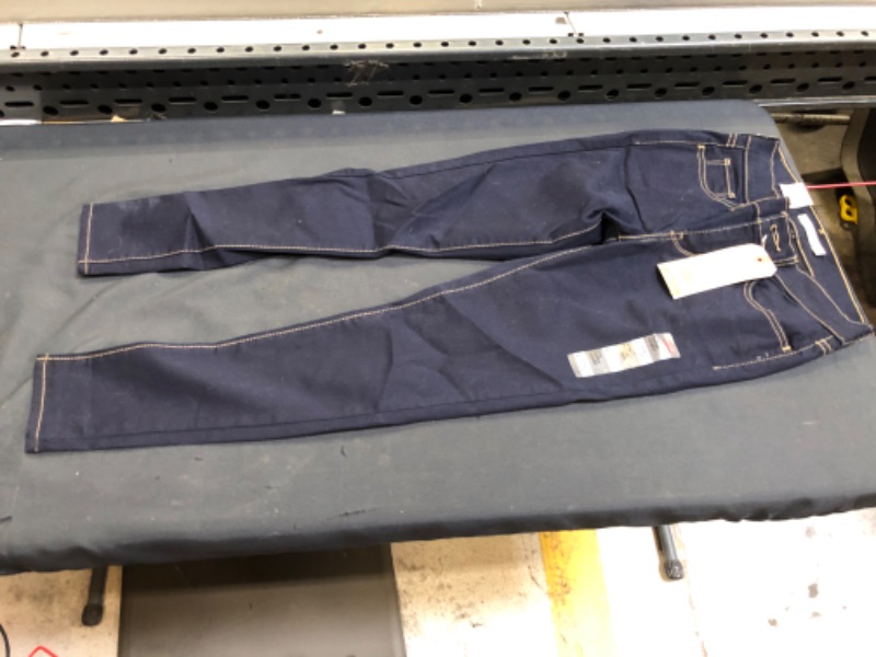 Photo 2 of Levi's Women's 710 Super Skinny Jeans size 4 short W27xL28
