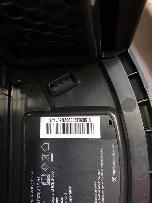 Photo 4 of iRobot Roomba® i3 (3150) Wi-Fi® Connected Robot Vacuum Vacuum ---parts only
