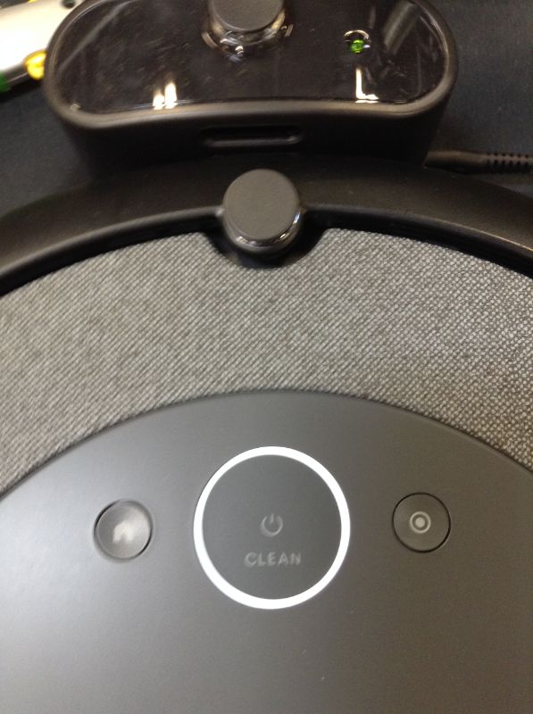 Photo 6 of iRobot Roomba® i3 (3150) Wi-Fi® Connected Robot Vacuum Vacuum ---parts only
