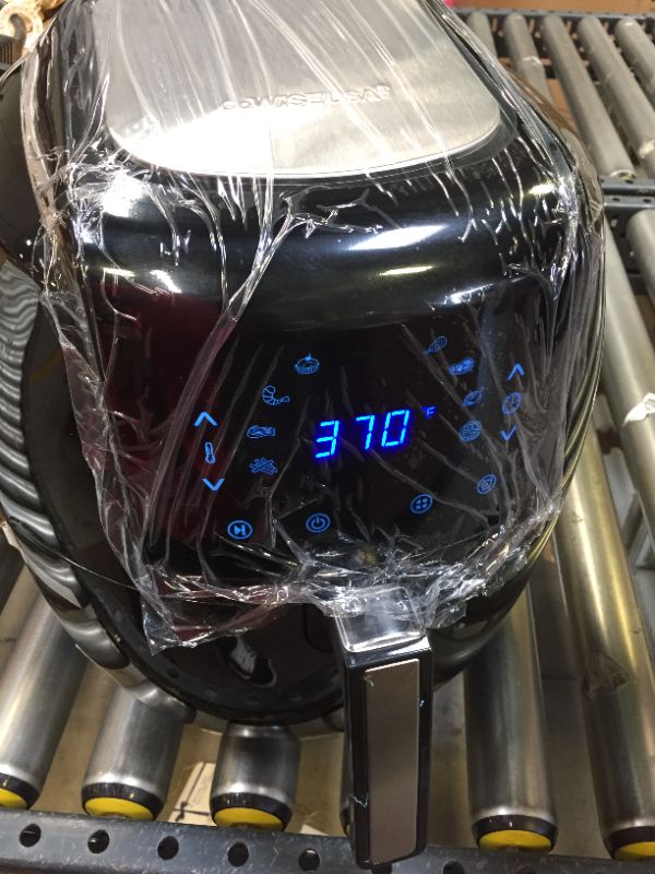 Photo 7 of 8-in-1 5.8 Qt. Black Electric Air Fryer