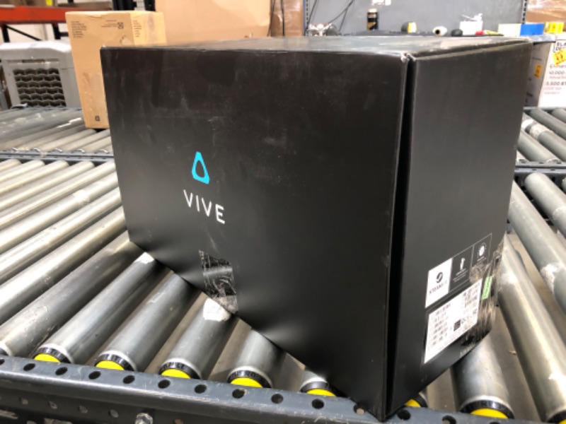 Photo 11 of HTC Vive Cosmos Elite Virtual Reality System
