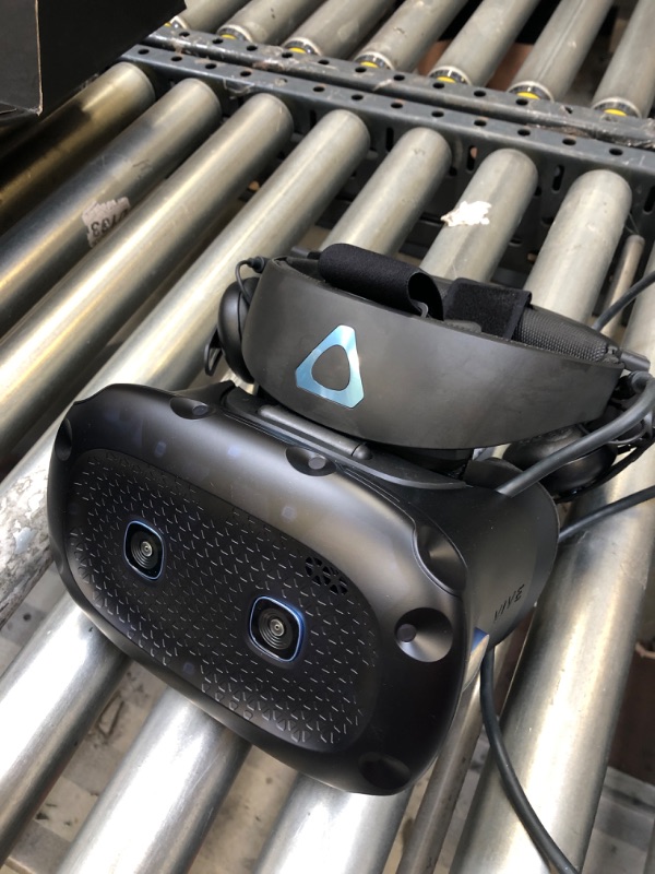 Photo 2 of HTC Vive Cosmos Elite Virtual Reality System
