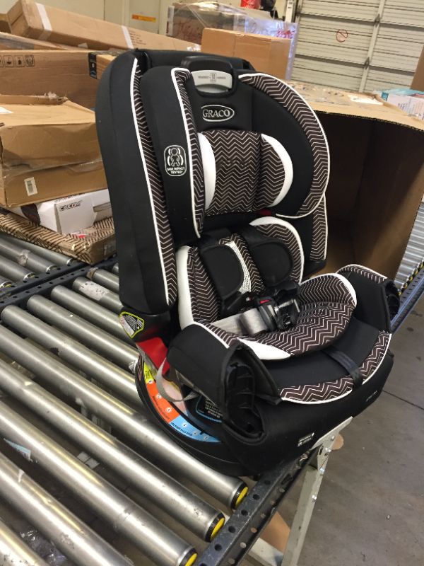 Photo 2 of Graco 4Ever DLX 4 in 1 Car Seat, Infant to Toddler Car Seat, with 10 Years of Use, Zagg--------------SAME CHAIR THE COLOR IS DIFFERENT AND MISSING THE CUP HOLDERS -------USED---------
