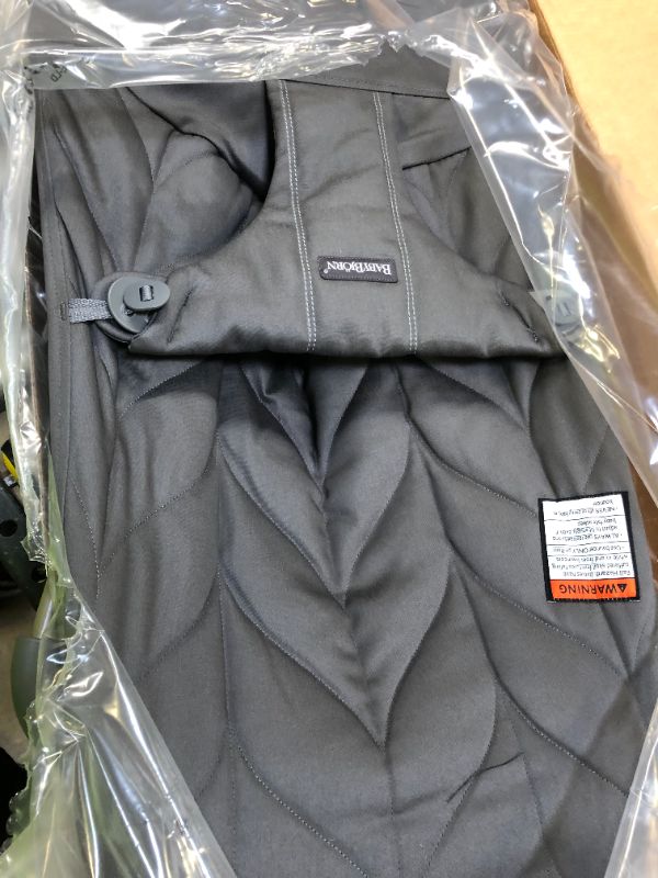 Photo 4 of BabyBjörn Bouncer Bliss, Dark Gray Frame, Cotton, Petal Quilt, Anthracite-----OUT OF THE BOX NEW 
