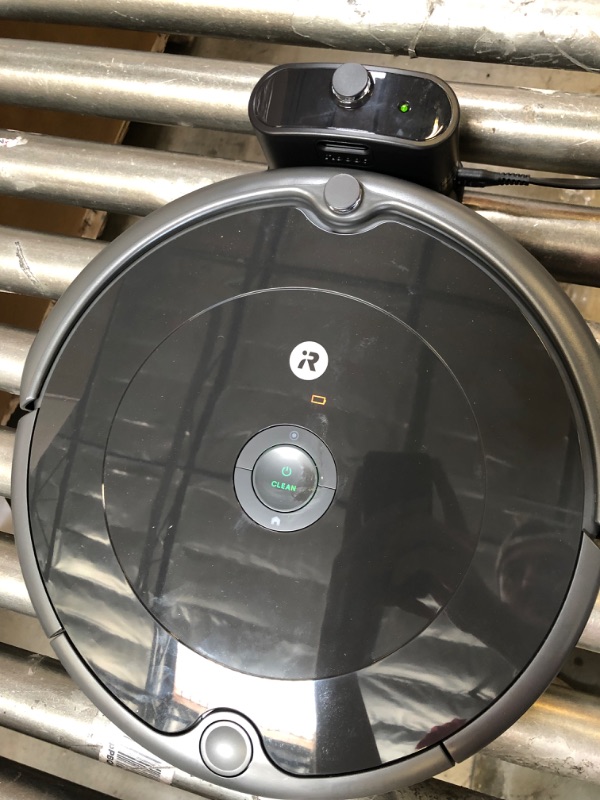Photo 1 of iRobot Roomba 692 Robot Vacuum-Wi-Fi Connectivity, Personalized Cleaning Recommended