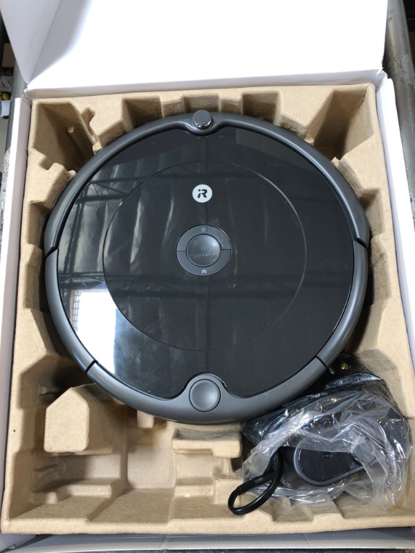 Photo 3 of iRobot Roomba 692 Robot Vacuum-Wi-Fi Connectivity, Personalized Cleaning Recommended