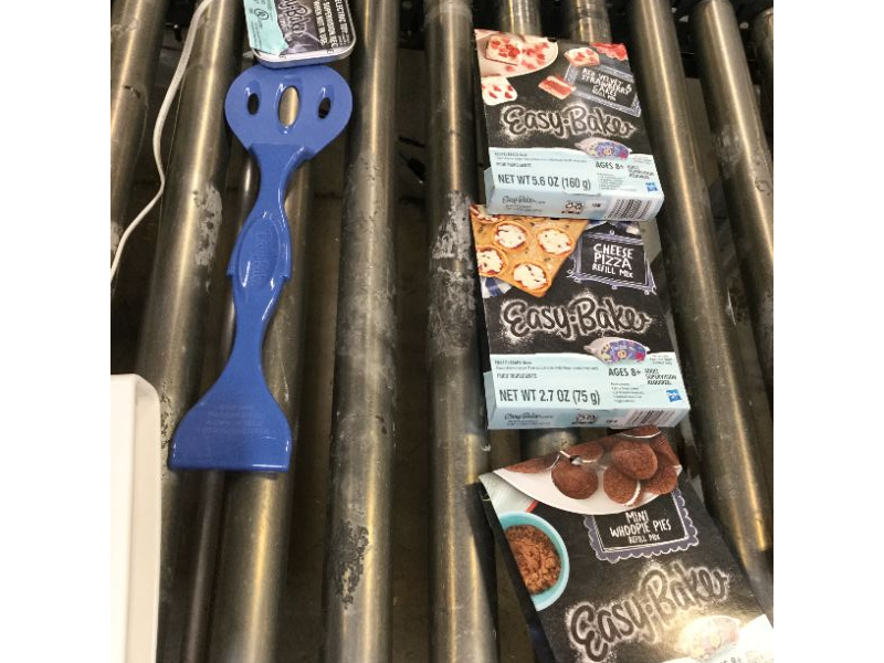Photo 1 of Easy-Bake Ultimate Oven Creative Baking Toy Walmart Exclusive