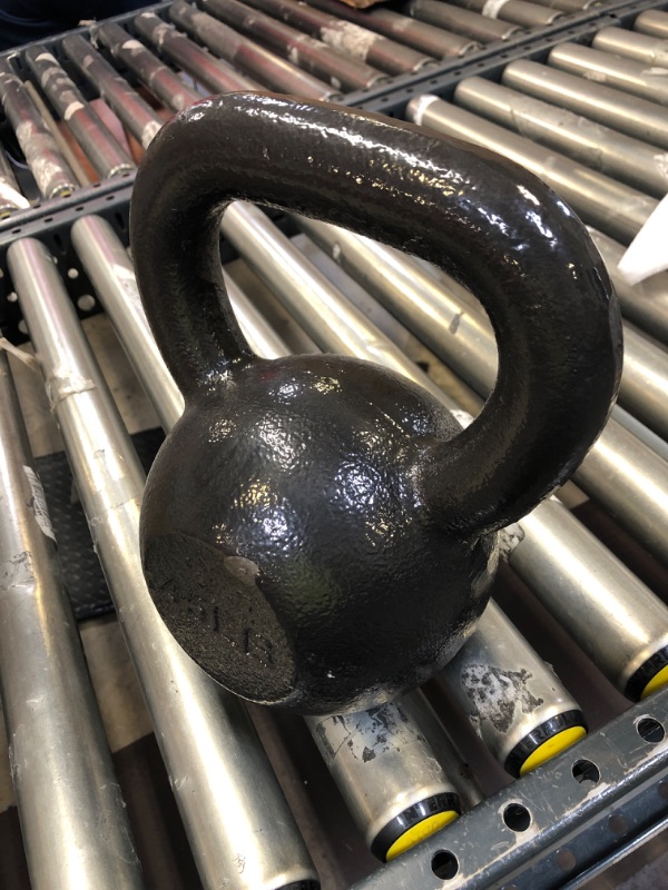 Photo 2 of Amazon Basics Cast Iron Kettlebell Weight
