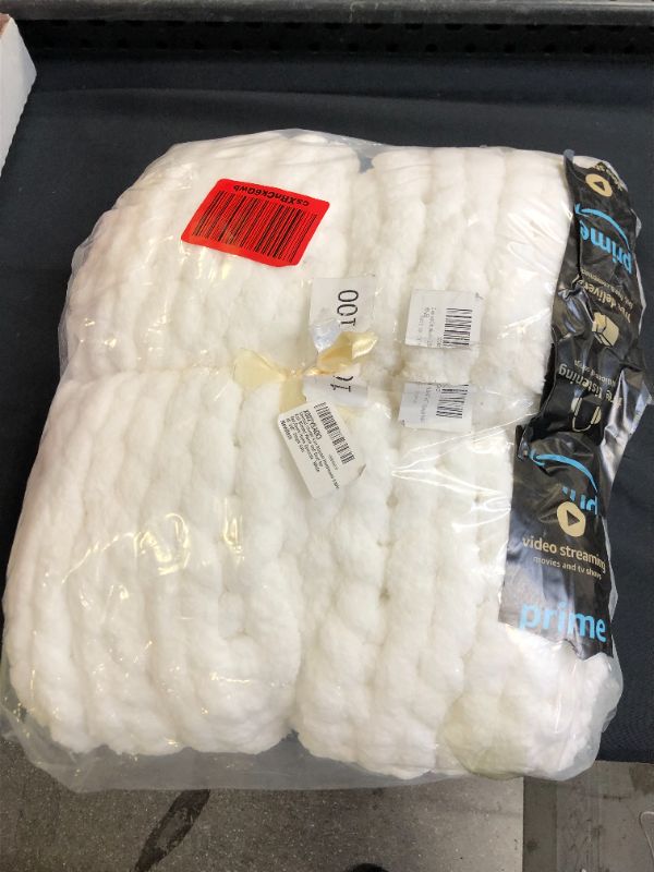 Photo 2 of Comtest Chunky Knit Blanket Handmade Soft Throw Blanket Cozy and Warm Cable Knit Blanket for Sofa ?Home Decor, White 40''x40''?Single Sofa?(DAMAGE ON PACKING, DIRT ON BLANKET DUE TO OPEN EXPOSURE)
