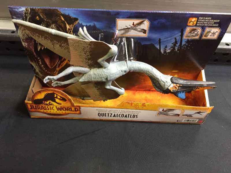 Photo 2 of ?MATTEL-Jurassic World Dominion Massive Action Quetzalcoatlus Dinosaur Action Figure with Attack Movement, Toy Gift with Physical and Digital Play
