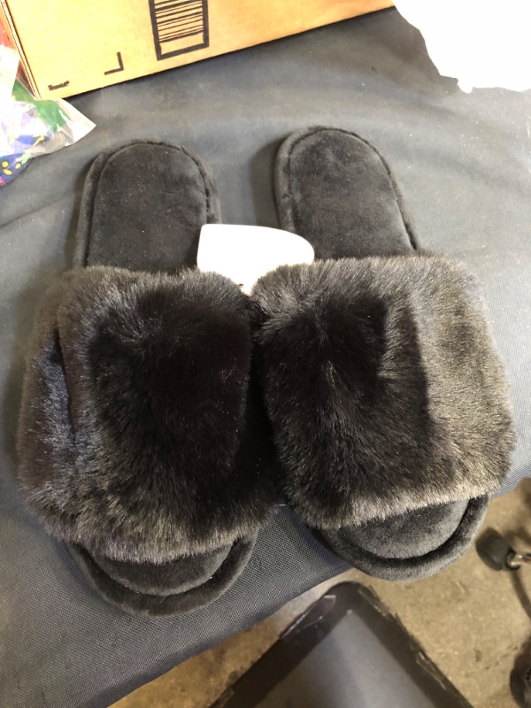 Photo 2 of Women's Faux Fur Slippers Fuzzy Flat Spa Fluffy Open Toe House Shoes Indoor Outdoor Slip on Memory Foam Slide Sandals
 SIZE 10 