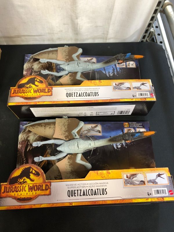 Photo 2 of Jurassic World Massive Action Quetzalcoatlus Action Figure
 2 COUNT 