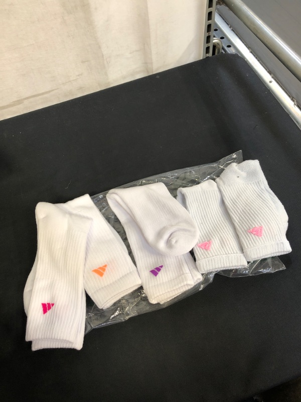 Photo 1 of 4PK WOMENS SOCKS, SIZE UNKNOWN 