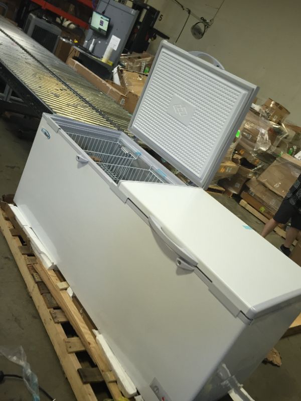 Photo 11 of KoolMore Commercial Deep Chest Freezer with Two Wire Basket, 24 cu. ft. Extra Large Food and Meat Storage, for Commercial and Home Use ETL Certification (White) [SCF-24C]--------OUT OF THE BOX IS NEW -------------
