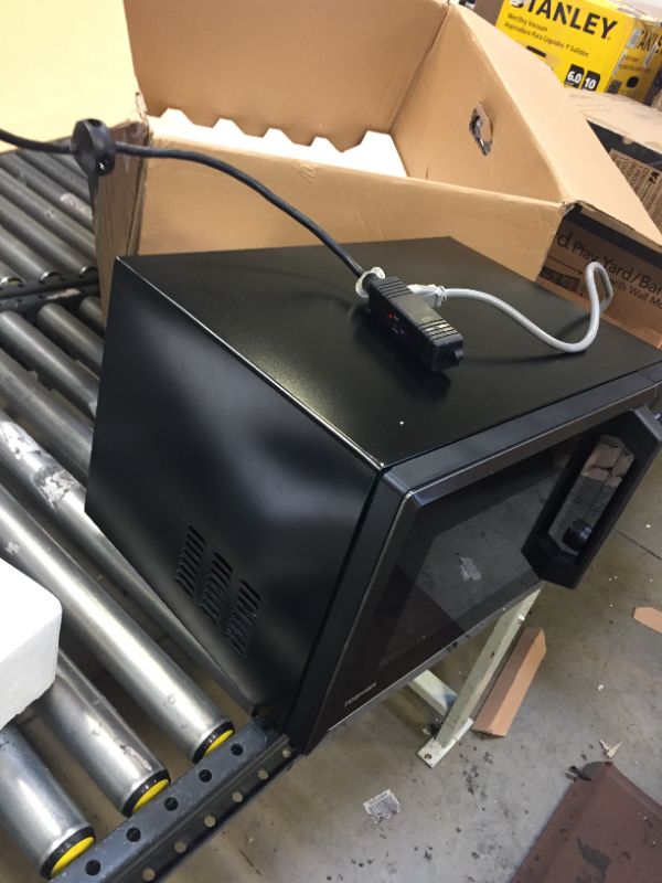 Photo 4 of FOR PARTS ONLY! TOSHIBA ML2-EC10SA(BS) 8-in-1 Countertop Microwave with Air Fryer Microwave Combo, Convection, Broil, Odor removal, Mute Function, 12.4" Position Memory Turntable with 1.0 Cu.ft, Black stainless steel----Some buttons do not work

