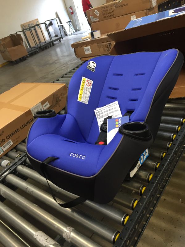 Photo 4 of Cosco Onlook 2-in-1 Convertible Car Seat, Rear-Facing 5-40 pounds and Forward-Facing 22-40 pounds and up to 43 inches, Vibrant Blue----MINOR USE -----
