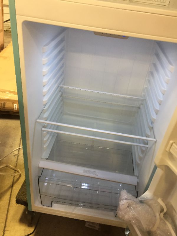 Photo 5 of Galanz GLR10TBEEFR True Top Freezer Retro Refrigerator Frost Free, Blue, 10.0 Cu Ft