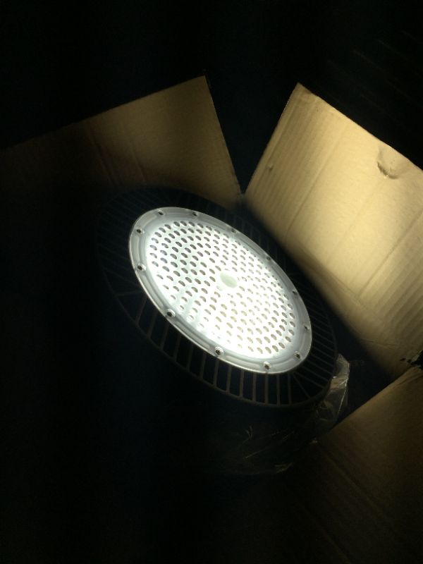 Photo 3 of 150W UFO LED High Bay Light lamp Factory Warehouse Industrial Lighting 21000 Lumen 6000-6500K IP65 Warehouse LED Lights
