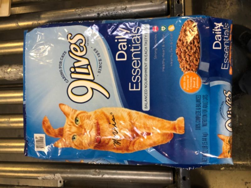 Photo 1 of 9Lives Dry Cat Food daily essentials 12 pound pack of 1 best by 27 May 2022
