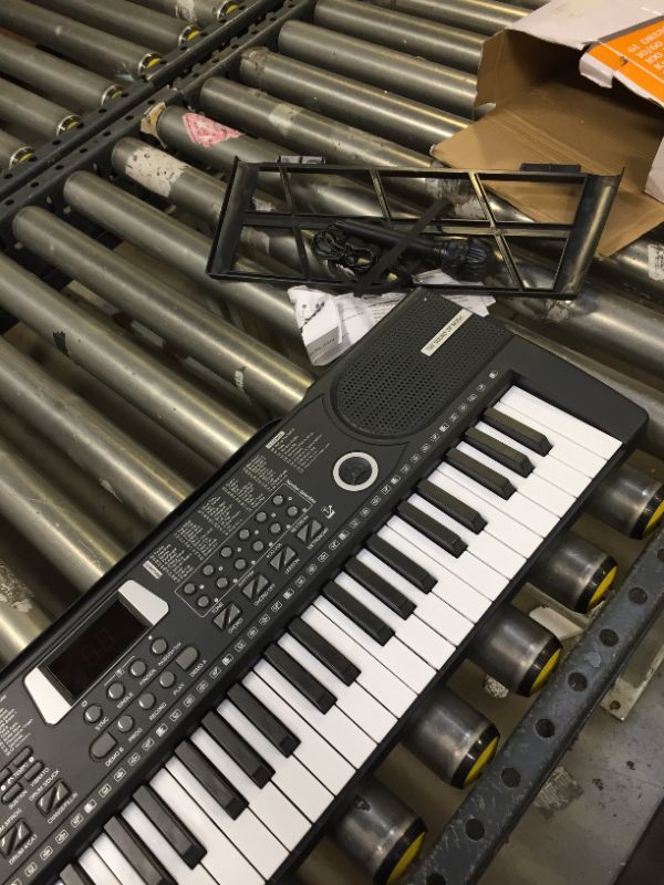 Photo 2 of 61 keys electronic keyboard bd-612 -----missing power cord unable to test  