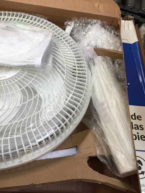Photo 1 of Comfort Zone 18" Power Curve Oscillating Stand Fan White

