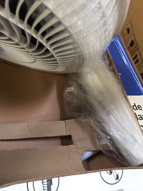 Photo 1 of Comfort Zone 18" Power Curve Oscillating Stand Fan White

