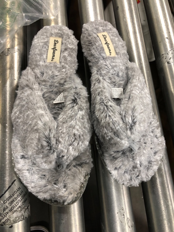 Photo 1 of Dearfoams Women's Marie Furry Thong Slipper Large Grey Frost