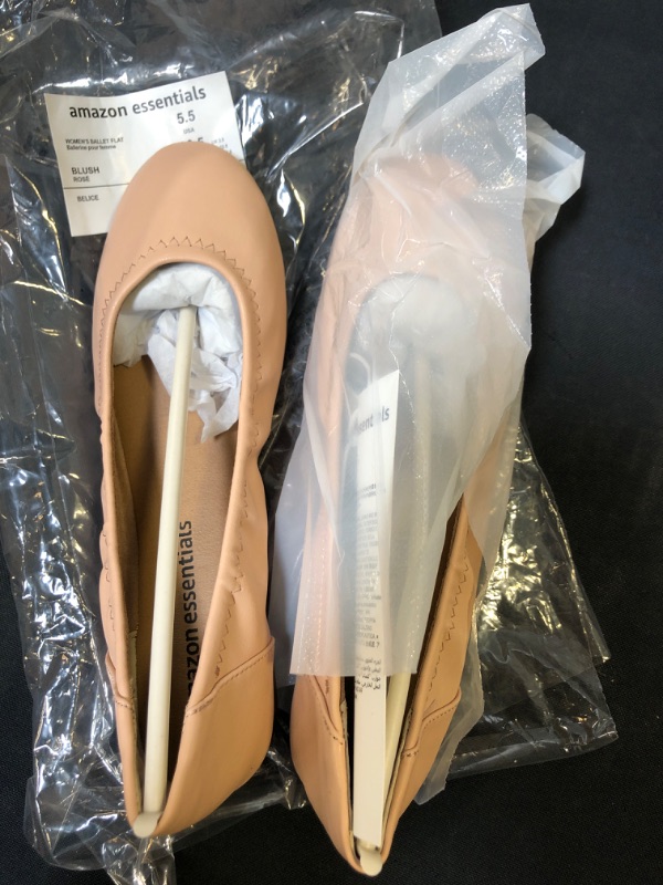 Photo 2 of Amazon Essentials Women's Belice Ballet Flat BLUSH 
SIZE 5.5