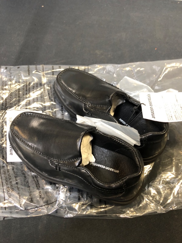 Photo 1 of AMAZON ESSENTIALS BOYS SLIP ON SHOES DRESS SHOE WILSON SIZE 9 BLACK 