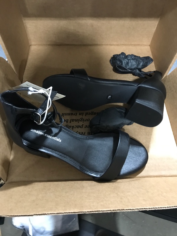 Photo 1 of Amazon Essentials Women's Shoes Size 7W Black 