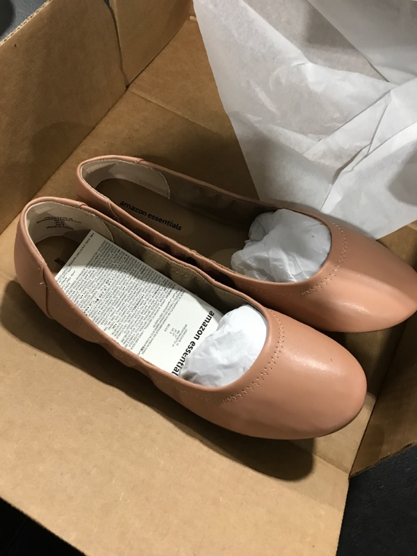 Photo 1 of Amazon essentials Shoes Women's Size 10