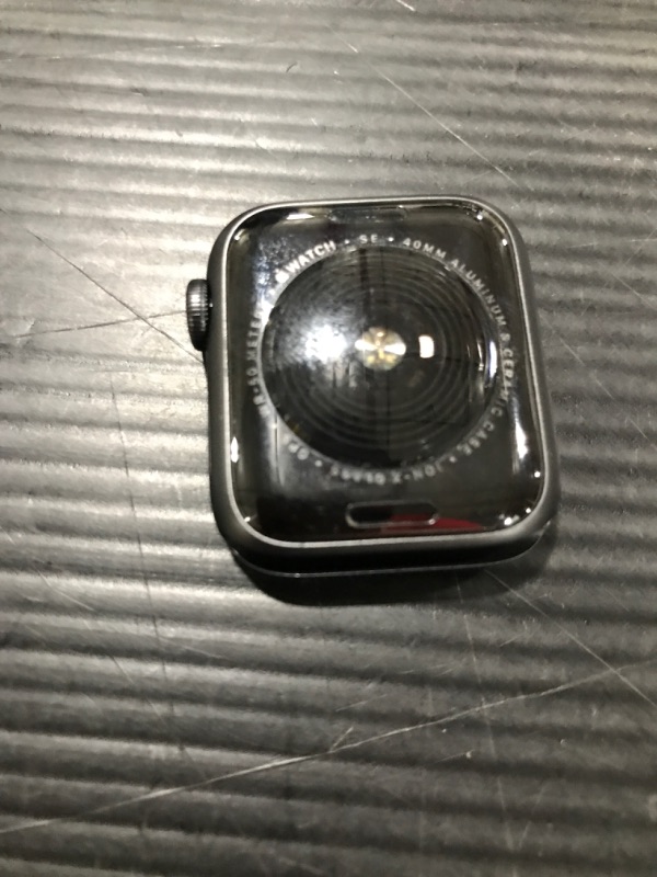 Photo 1 of PLEASE READ - SCREEN IS CRACKED ----

Apple Watch SE (Gen 1) [GPS 40mm] Smart Watch w/ Space Grey Aluminium Case with Midnight Sport Band. Fitness & Activity Tracker, Heart Rate Monitor, Retina Display, Water Resistant
