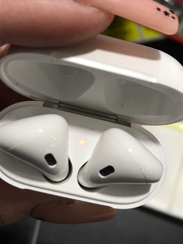Photo 3 of Apple AirPods (2nd generation)