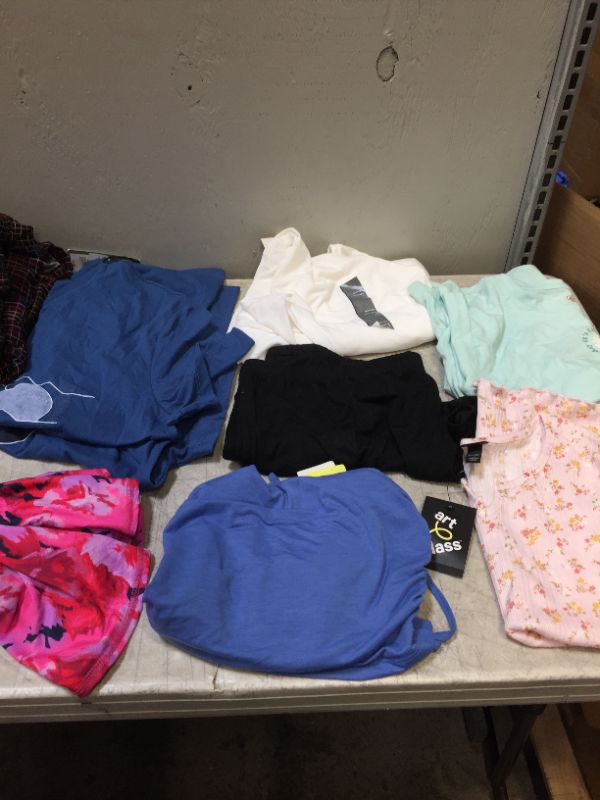 Photo 2 of BAG LOT OF WOMENS CLOTHING DIFFERENT SIZES  --SOLD AS IS ---