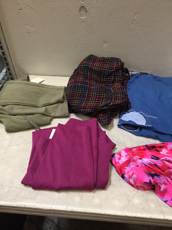 Photo 3 of BAG LOT OF WOMENS CLOTHING DIFFERENT SIZES  --SOLD AS IS ---