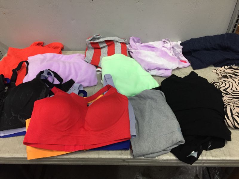 Photo 1 of BAG LOT OF WOMEN'S CLOTHING SIZE M  ITEMS --SOLD AS IS ---