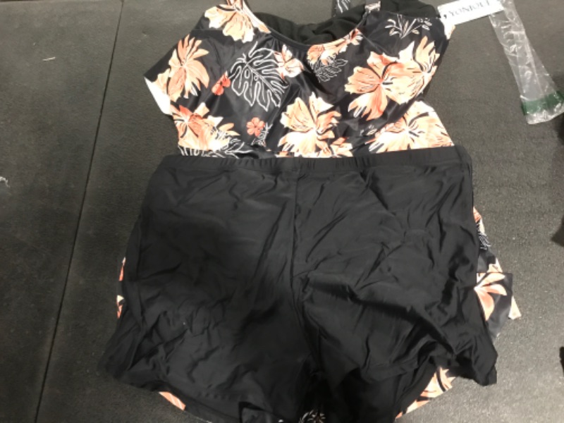 Photo 1 of yonique Women's Bathing suit tankini with shorts size 18