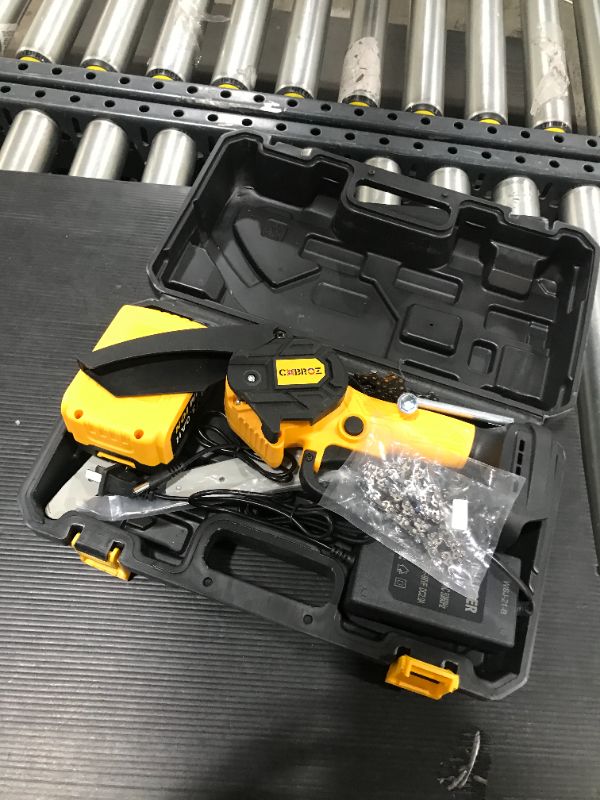 Photo 2 of Mini Chainsaw with Li-Ion Battery (20V MAX* 3Ah), High-efficiency Brushless Motor, 6-inch+4-inch bars and chains (Chainsaw with Battery)
