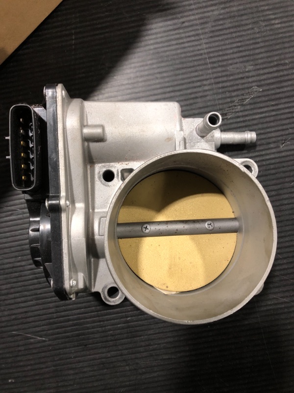 Photo 2 of 2203050200 22030-50200 Throttle Valve Body Remanufactured Compatible with Toyota Lexus 220300F010 (Renewed)